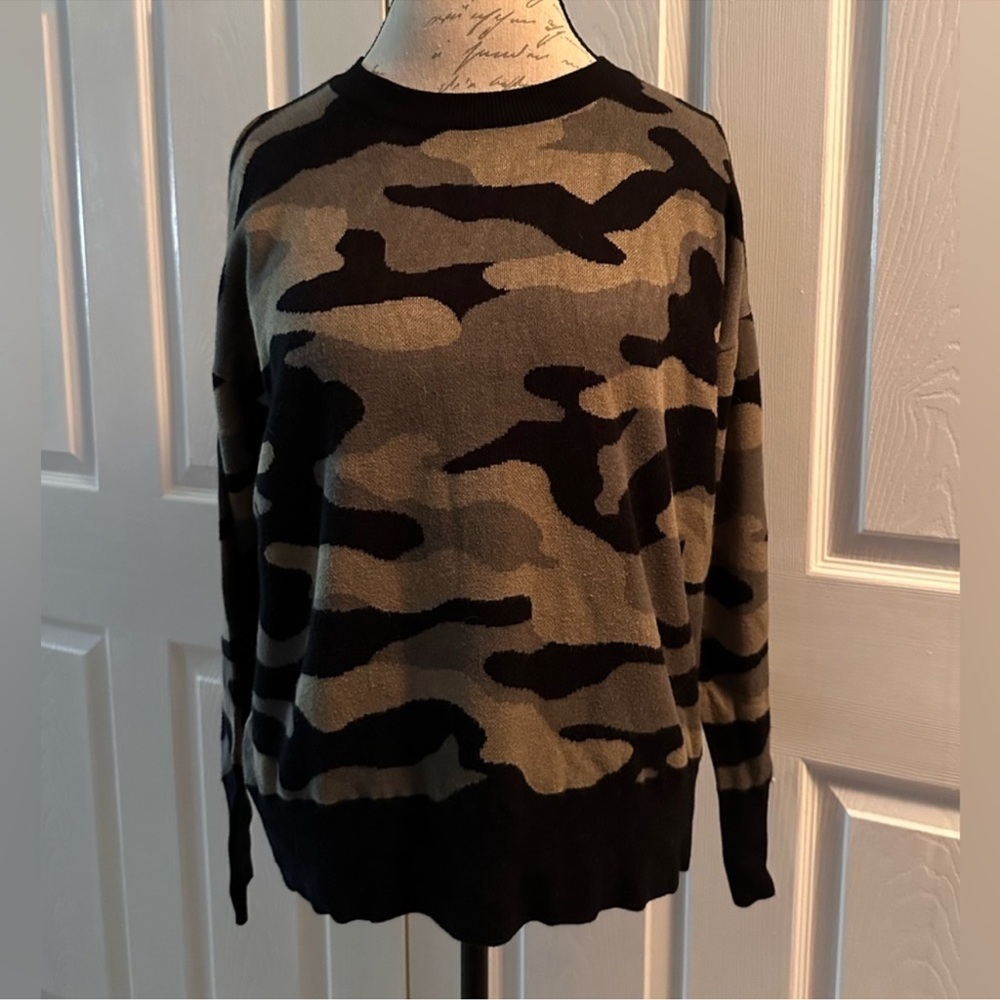 Isaac Mizrahi Camo Sweater Large